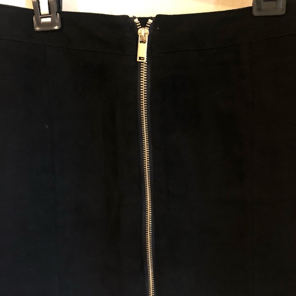 Black zip-up A-line skirt - Picture 3 of 4